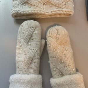 Cream Knit Mittens and Hat Set with Pearls